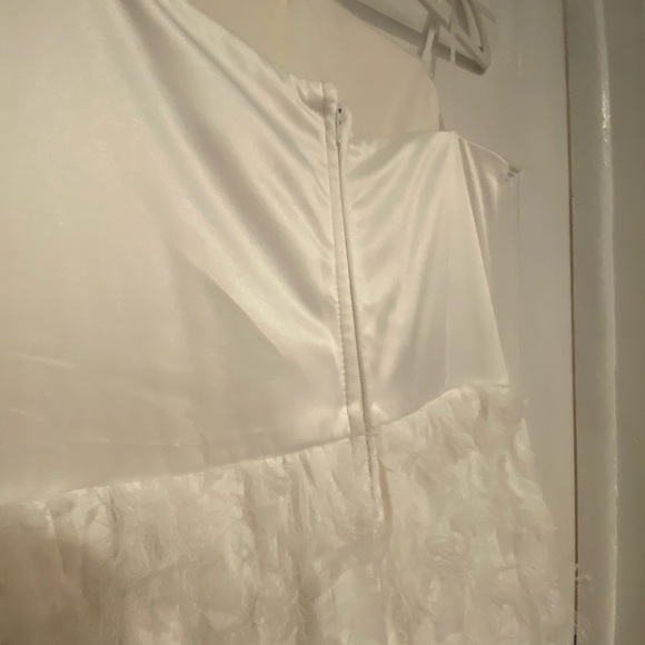 White Bridal/ Prom Sleeveless Gown, NRT - Picture 8 of 14